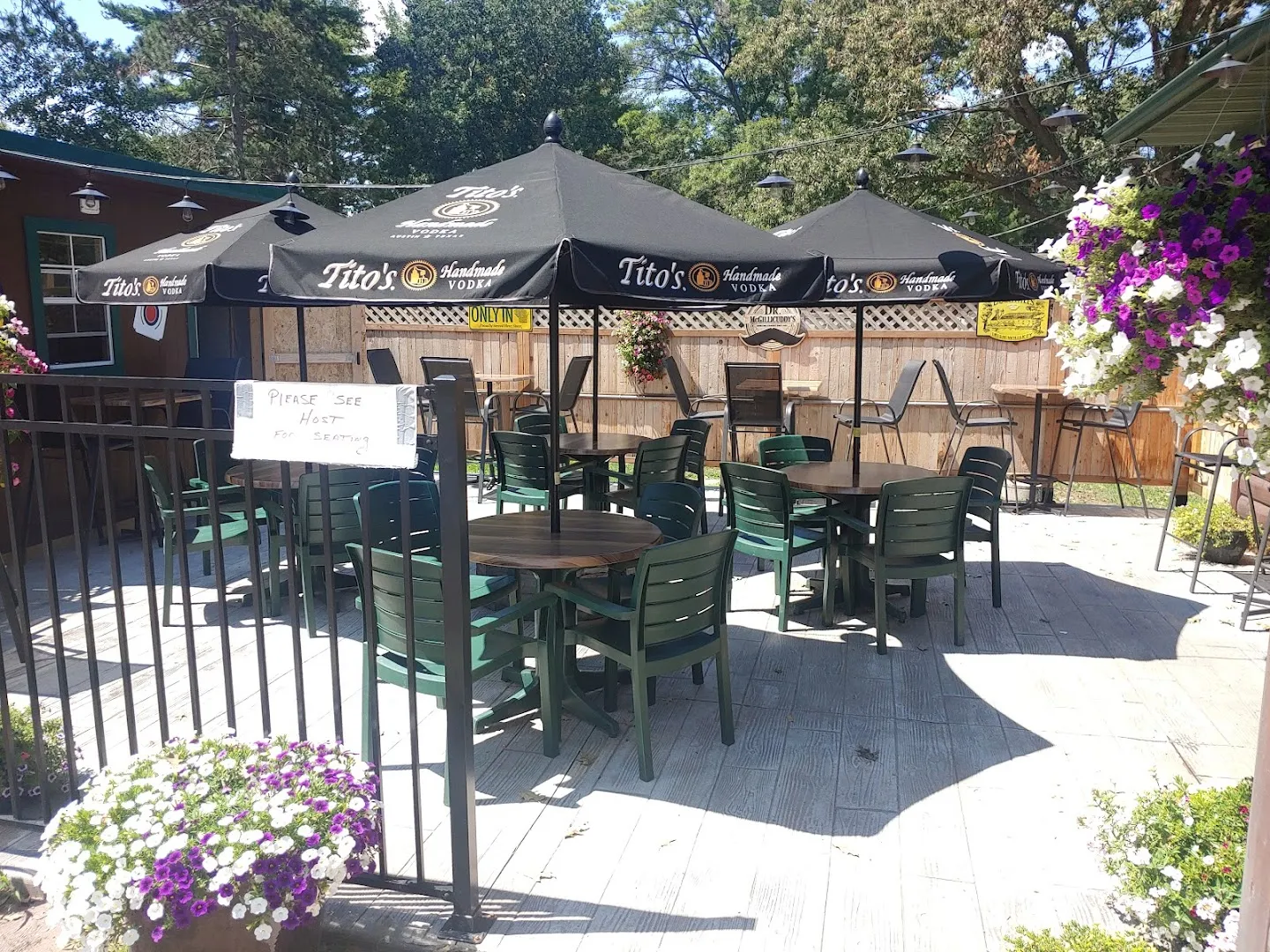 Tracks Bar and Family Dining